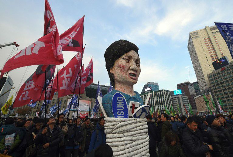 Setki tysięcy Koreańczyków na ulicach Seulu. Domagali się dymisji prezydent Park Geun Hie. "To narodowa hańba"
