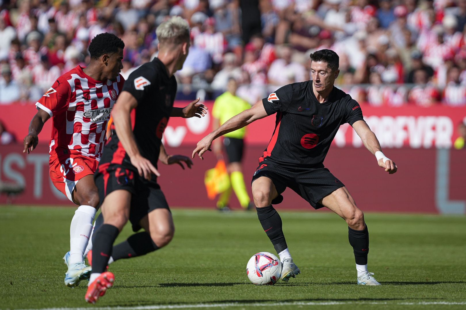 Robert Lewandowski podczas meczu Girona - FC Barcelona