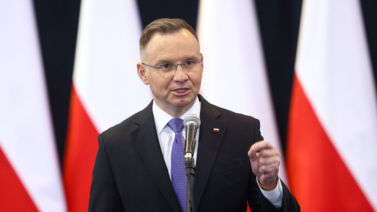 Wojnicz (woj. małopolskie), 14.01.2024. Prezydent RP Andrzej Duda podczas wystąpienia w Hali Sportowej Zespołu Szkół Licealnych i Technicznych w Wojniczu, 14 bm. Trwają obchody 150. rocznicy urodzin Wincentego Witosa. (ad) PAP/Łukasz Gągulski