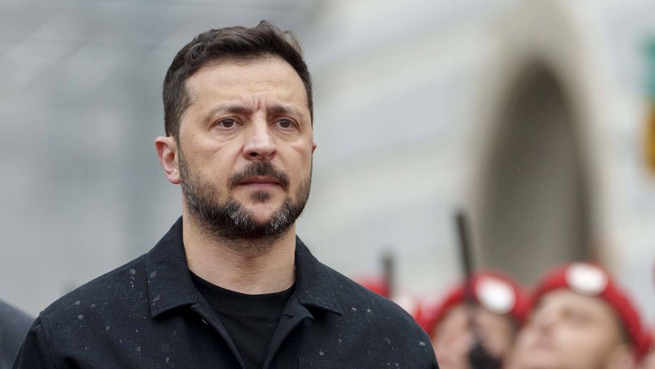 Archiwum zagraniczne East News 2025-06
VOLODYMYR ZELENSKYY, President of Ukraine, and his wife OLENA ZELENSKA are welcomed in Vienna by Austrian Federal President ALEXANDER VAN DER BELLEN and his wife DORIS SCHMIDAUER with military honors. Vienna Vienna Austria
IMAGO/Andreas Stroh