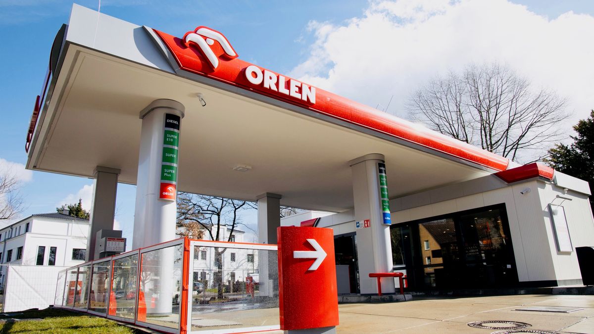 Stacja Orlen w Hamburgu. Kasjer może liczyć na ponad 8 tys. zł pensji