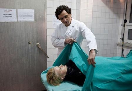 Kożuchowska w serialowej kostnicy!