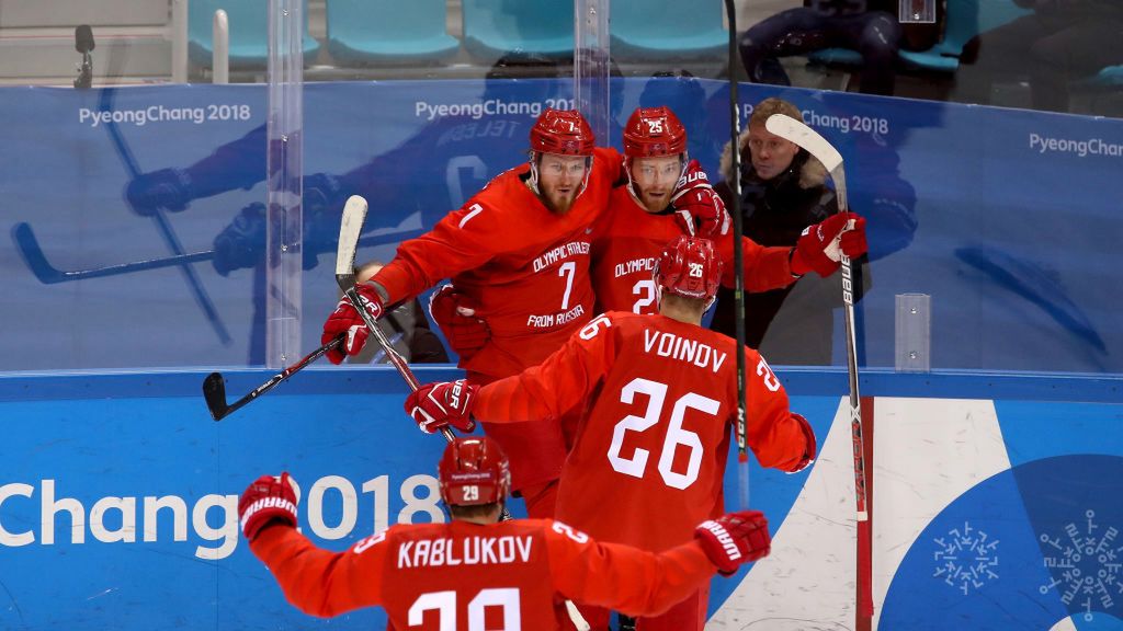 Getty Images / Bruce Bennett / Na zdjęciu: rosyjscy hokeiści cieszą się z bramki