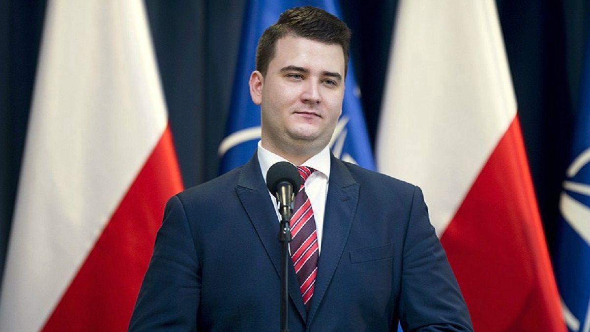 Barłomiej Misiewicz w 2017 r. jako rzecznik MON