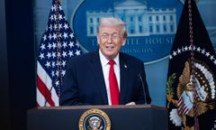 Trump i Walz na "podobnych falach". Prezydent USA zapowiada współpracę w Minnesocie