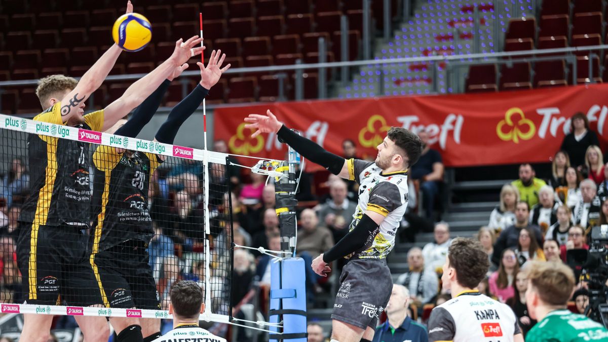 Materiały prasowe / PlusLiga / Na zdjęciu: Jan Franchi Martinez w ataku podczas meczu Trefl Gdańsk - PGE Skra Bełchatów