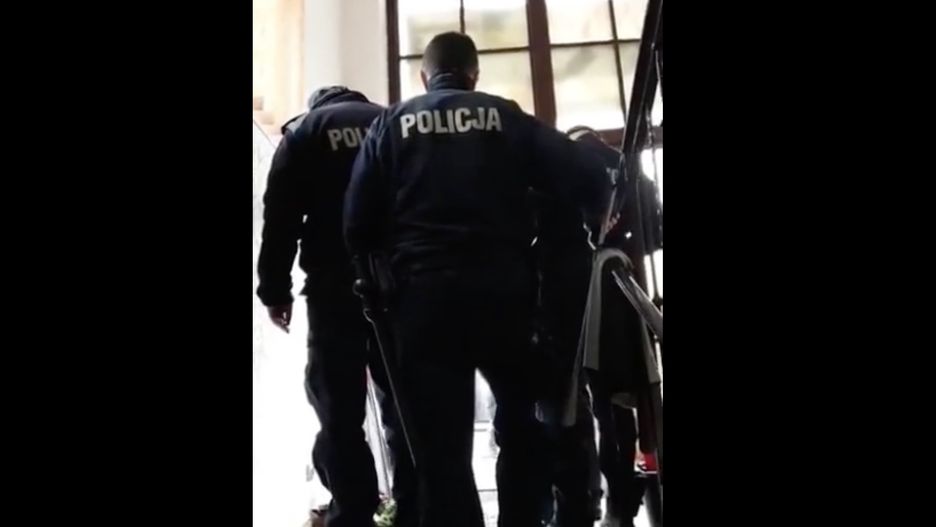 Jelenia Góra. Marcin Bustowski zatrzymany przez policję. Akcję transmitował na żywo w internecie