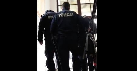 Jelenia Góra. Marcin Bustowski zatrzymany przez policję. Akcję transmitował na żywo w internecie