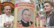 Prałat Mobile, woda i wino. W tle jeden człowiek