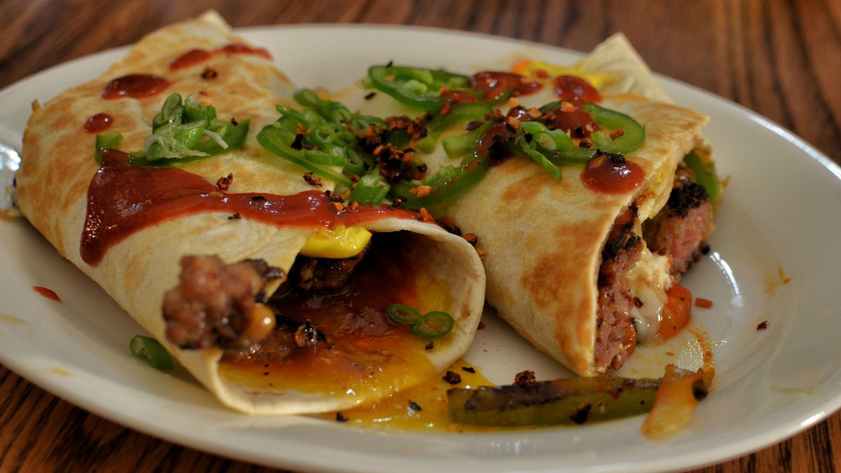 Burrito z wołowiną i fasolą przygotowane w mikrofalówce