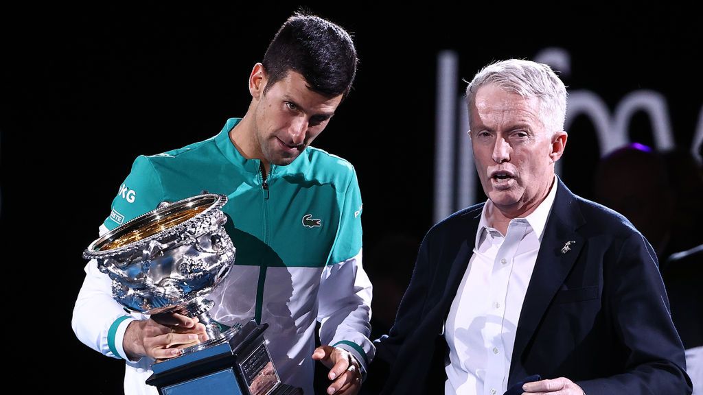 Getty Images /  Cameron Spencer / Na zdjęciu od lewej: Novak Djoković (z lewej) i Craig Tiley