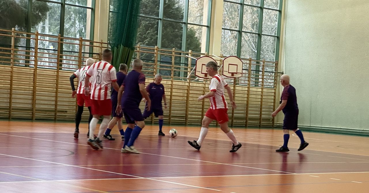 Opatów: Walking Futbol podbił miasto. Turniej pełen sportowych emocji i dobrej energii. Zobacz zdjęcia