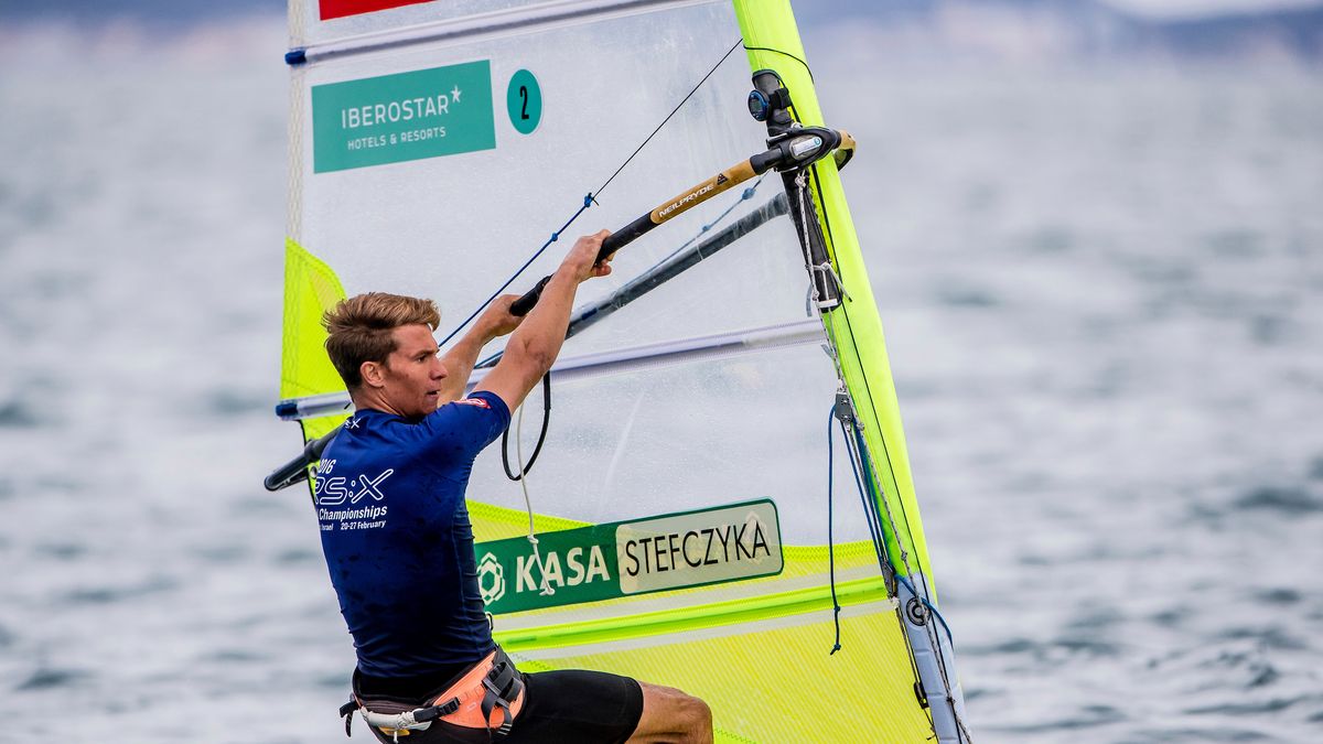 Materiały prasowe / Jesus Renedo / Sailing Energy / Trofeo Princesa Sofia Iberostar / Na zdjęciu: Paweł Tarnowski w olimpijskiej klasie RS:X