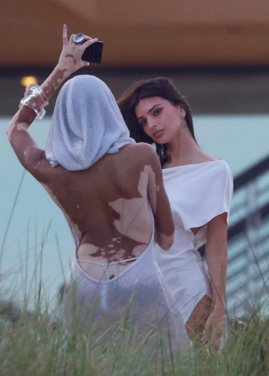 Emily Ratajkowski i Winnie Harlow
