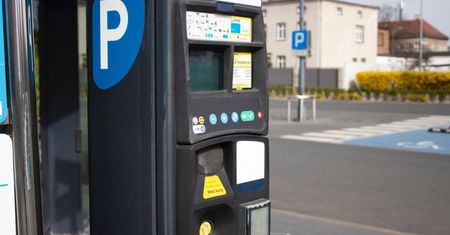 Złodzieje znaleźli nowy sposób. Przekręt "na parkometr"