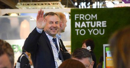 Kontrowersyjny kandydat Konfederacji. Leczenie raka tymiankiem i zabójcze 5G