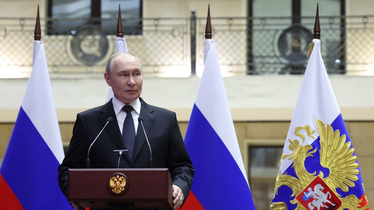 Russian President Vladimir Putin speaks during a ceremony awarding military personnel with Gold Star medals of the Heroes of Russia following an expanded meeting of the Defence Ministry Board at the National Defence Control Centre in Moscow, Russia, 17 December 2025. EPA/ALEXANDER KAZAKOV / SPUTNIK / KREMLIN POOL MANDATORY CREDIT Dostawca: PAP/EPA.
