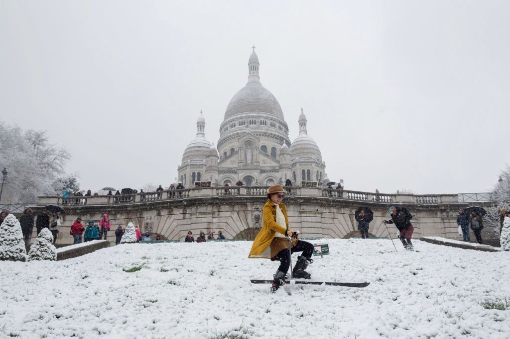 Narty pod bazyliką Sacre Coeur w Pryżu