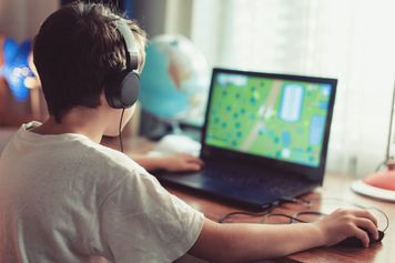 Fotel gamingowy dla dziecka. Jak go dobrać i dlaczego to ważne?