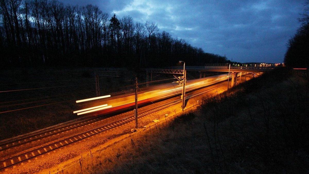Centralna Magistrala Kolejowa to w Polsce kluczowe połączenie