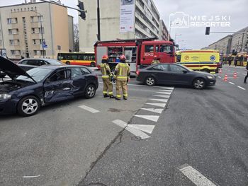 Warszawa: Kolizja na Grójeckiej. Kierowca w szpitalu