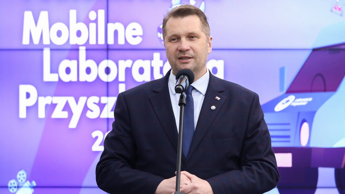 Przemys�aw CzarnekTomasz Gzellbriefing, edukacja, podsumowanie roku szkolnego, polityk, polityka, prasowy