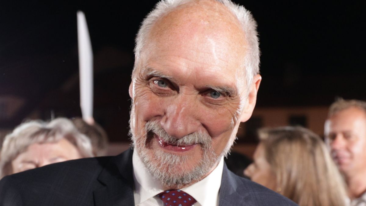 Antoni Macierewicz podczas wiecu wyborczego