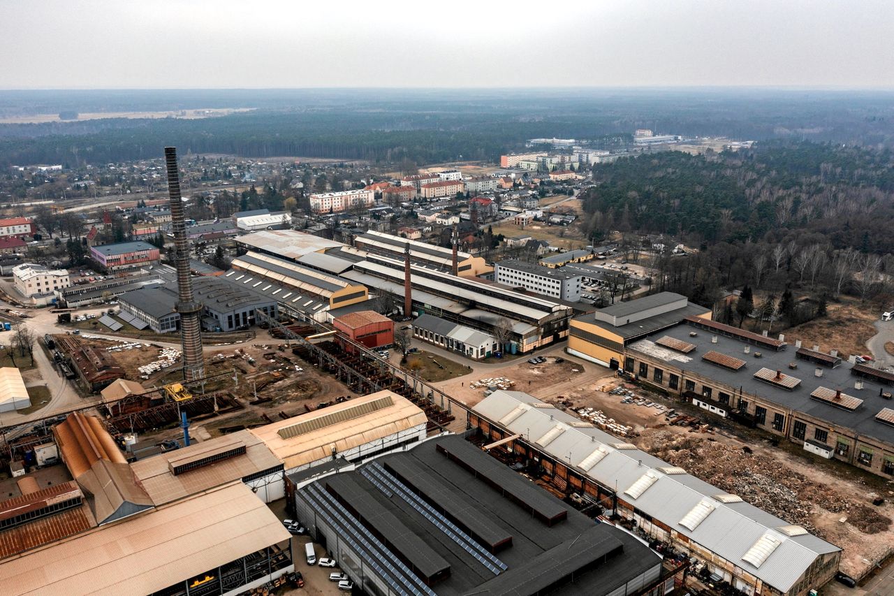 Rok temu w tych zakładach zwolniono 1,3 tysiąca osób. Co się z nimi stało?