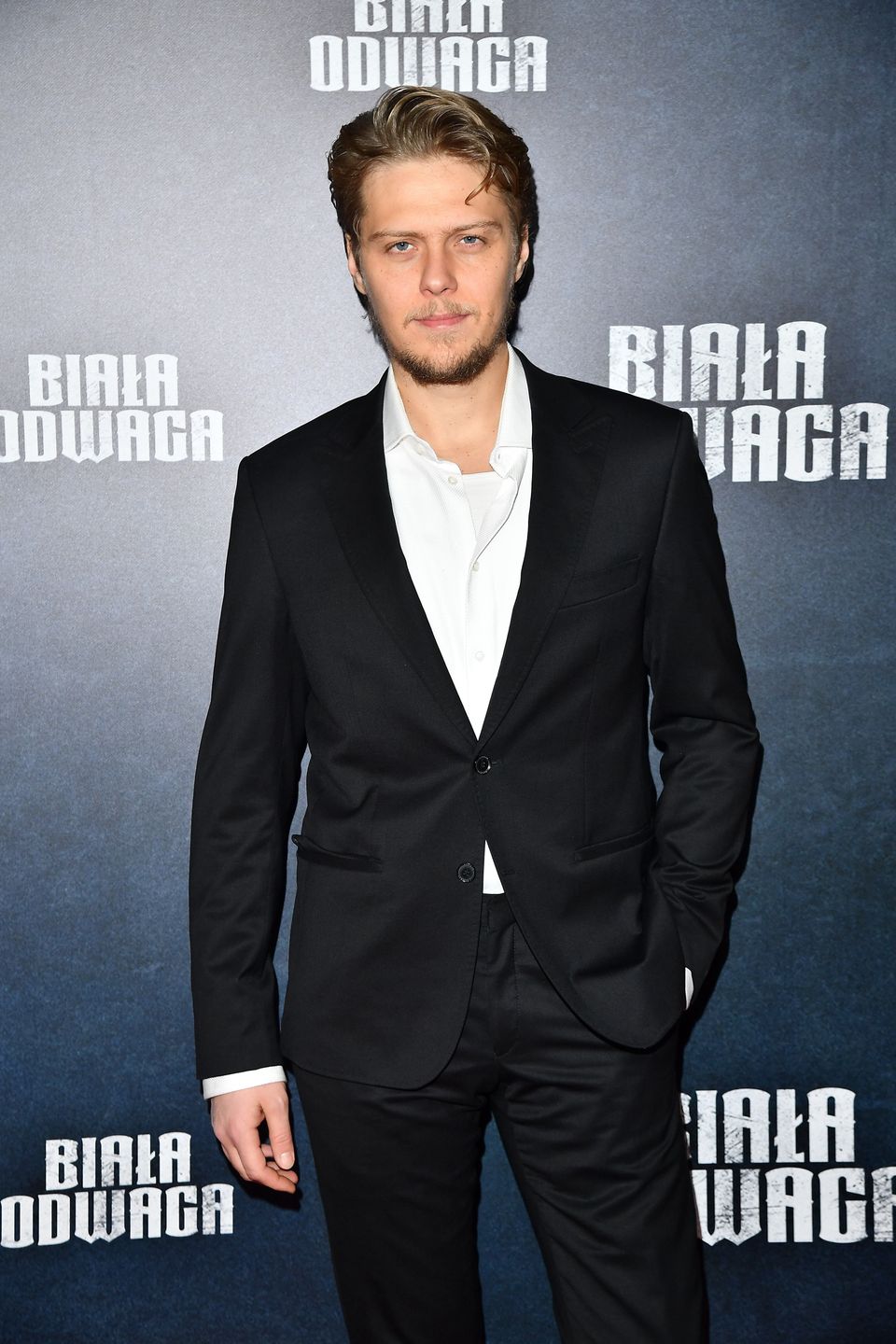 Jakub Gierszał na premierze filmu "Biała Odwaga"