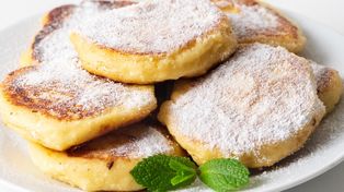 Są ultradelikatne i pełne białka. Takie racuszki na śniadanie to rarytas