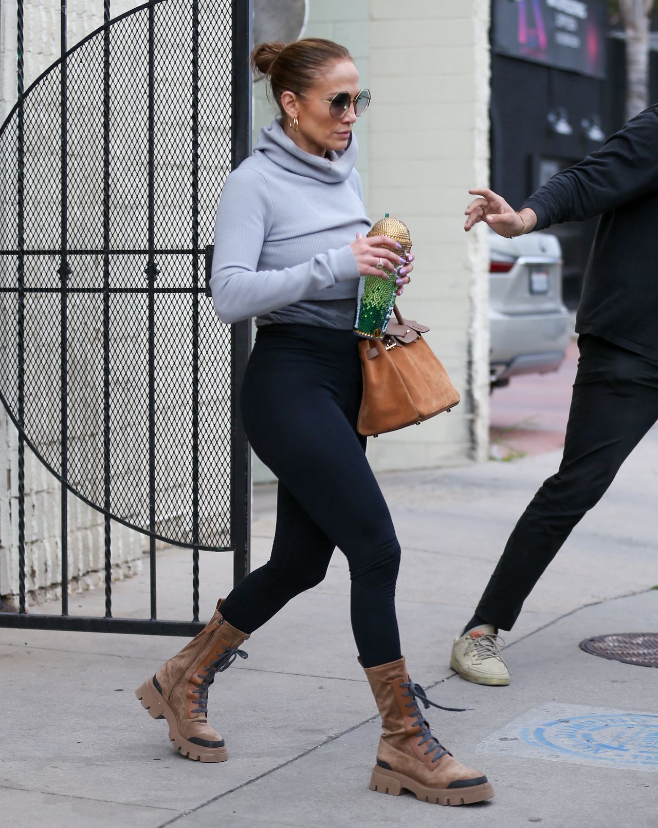 Jennifer Lopez w sznurowanych traperach