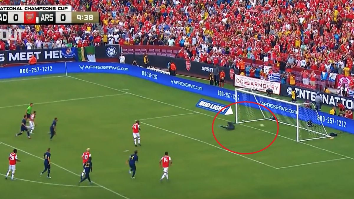 Materiały prasowe / Dugout / Na zdjęciu: screen z meczu Real - Arsenal