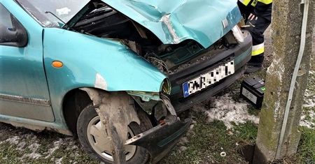 Wrocław. Kierowca z ponad 3,5 promilami alkoholu. Jazdę skończył na słupie
