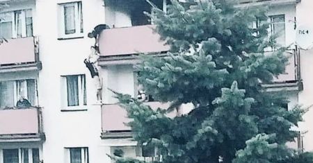 Małopolska. Polski spiderman uratował człowieka z płomieni