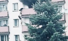 Małopolska. Polski spiderman uratował człowieka z płomieni