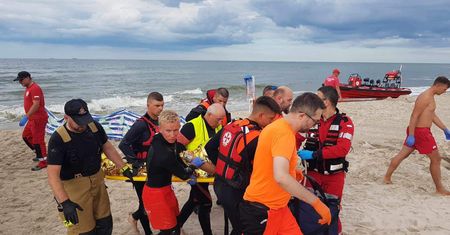 Brawo plażowicze z Karwi. Nawet policjanci i strażacy są pod wrażeniem