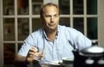 ''Trial'': Kevin Costner na bruku