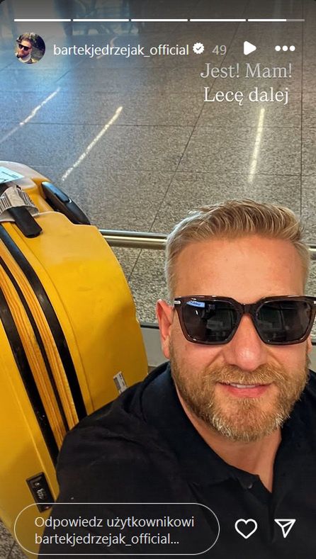 Bartek Jędrzejak z walizką