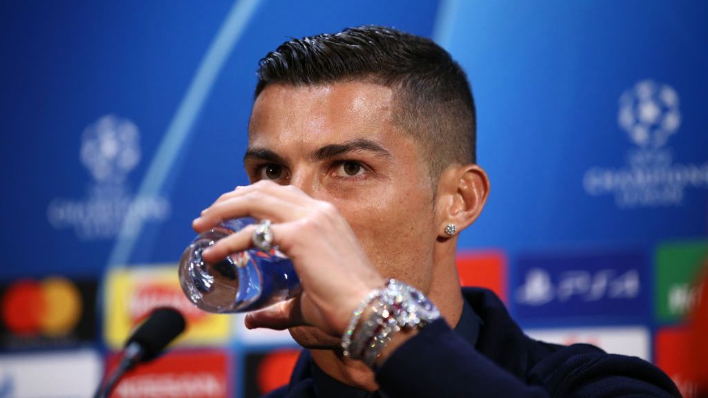 Zdjęcie okładkowe artykułu: Getty Images / Jan Kruger / Na zdjęciu: Cristiano Ronaldo i jego drogi zegarek