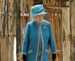 Królowa Elżbieta II korzysta z maila