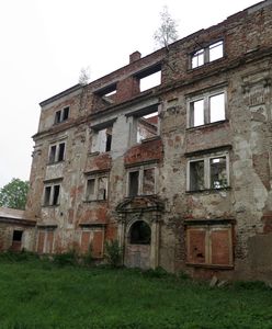 Zrujnowane rezydencje i pałace na terenie Dolnego Śląska. Spotkał je marny los