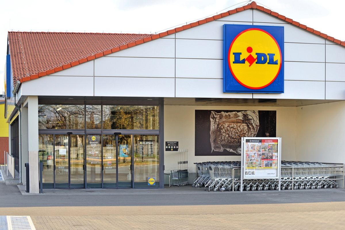 Tajemnicze maszyny w sklepach Lidl. Wyciągniesz z nich pieniądze