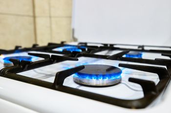 "Wykąp" palniki w ten sposób. Będą lśnić jak nowe