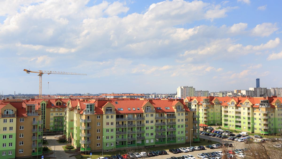 Pakiet mieszkaniowy podnosi wysokość grantów z Funduszu Dopłat, jakie Bank Gospodarstwa Krajowego przyznaje gminom m.in. na finansowanie budownictwa niezwiększającego mieszkaniowego zasobu gminy. 