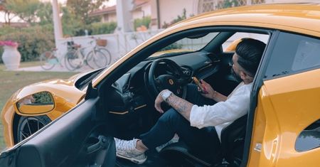 Spłonęło Ferrari. Były kompan Polaków był w niebezpieczeństwie