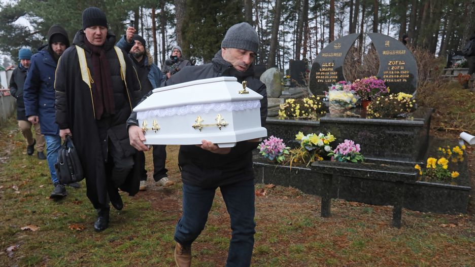 Pogrzeb dziecka, które poroniła migrantka. "Wszystko wskazuje na to, że będzie ich więcej"