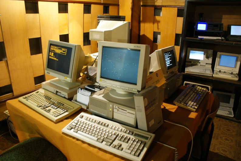 Fragment ekspozycji komputerów klasy PC XT i AT, materiały Muzeum
