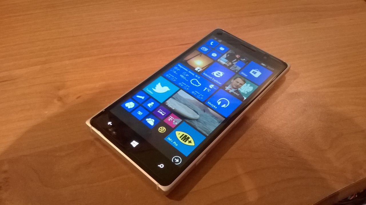 Lumia 830 — recenzja „średniaka” od Nokii