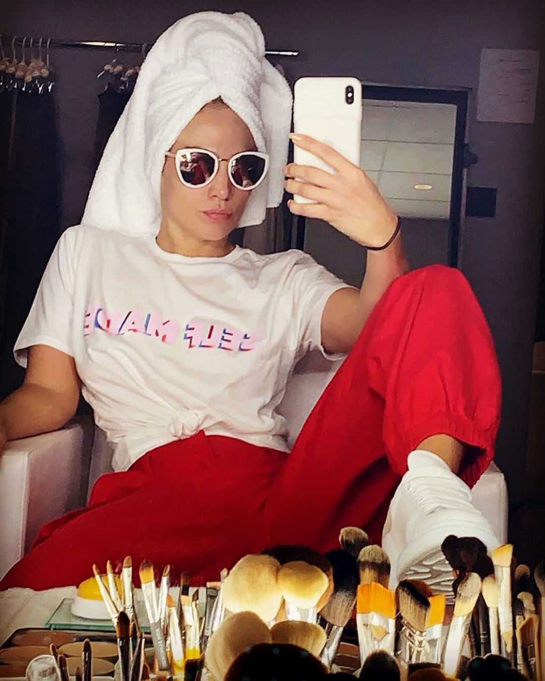 Jennifer Lopez z ręcznikiem na głowie