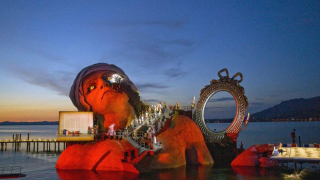 14 niesamowitych twarzy pływającej opery 1